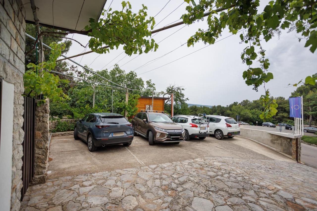 Apartments Pika Krk Town Exterior photo