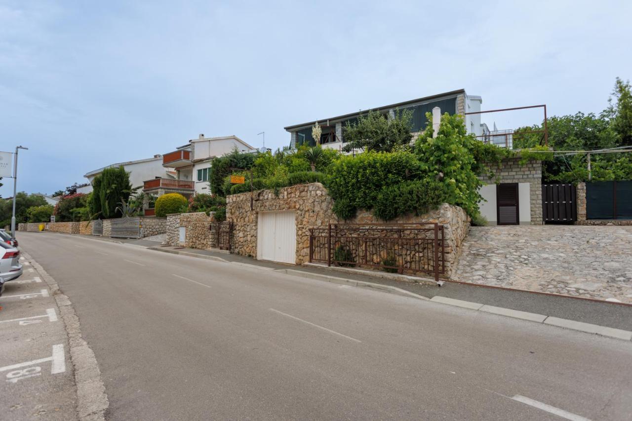 Apartments Pika Krk Town Exterior photo