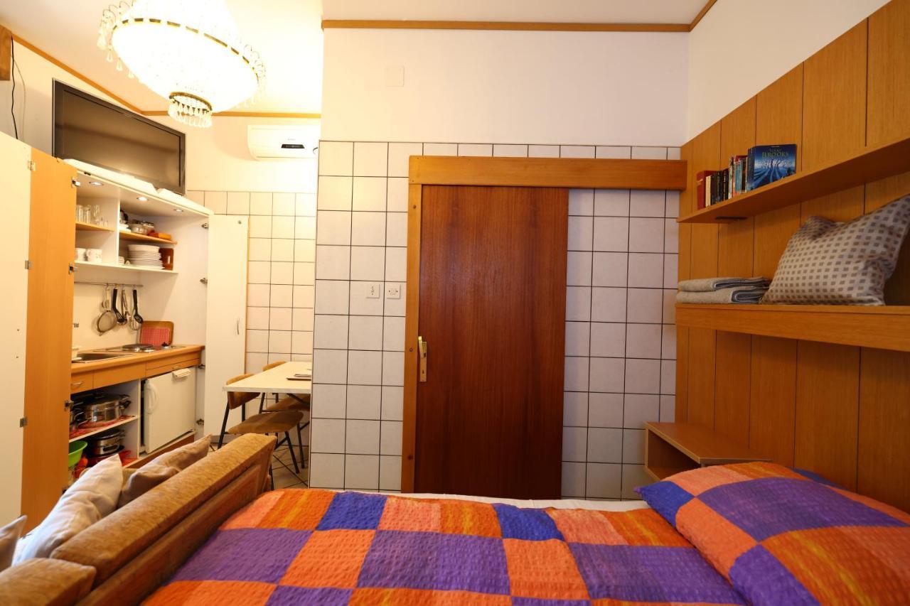 Apartments Pika Krk Town Exterior photo