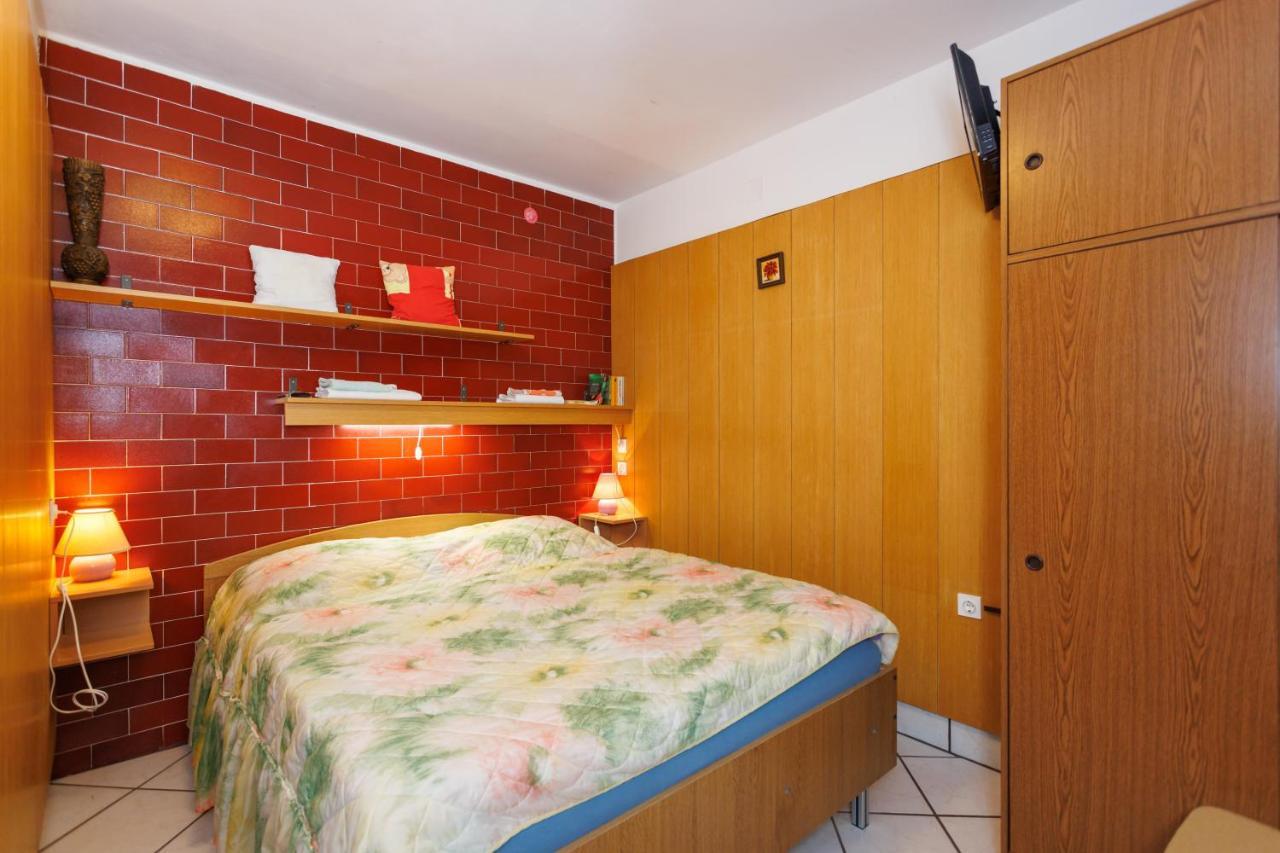 Apartments Pika Krk Town Exterior photo