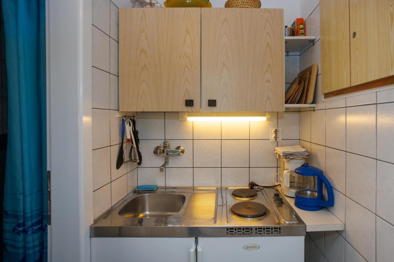 Apartments Pika Krk Town Exterior photo