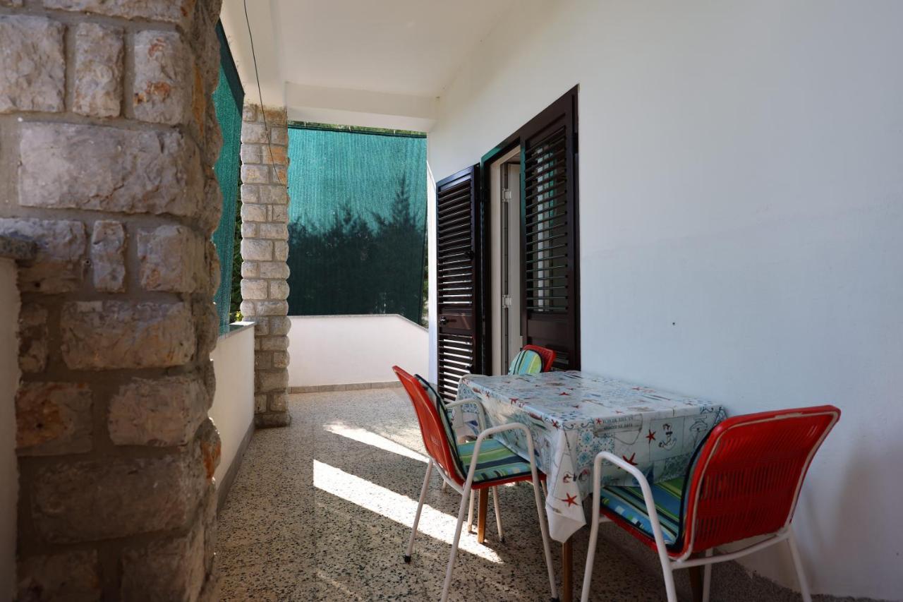 Apartments Pika Krk Town Exterior photo